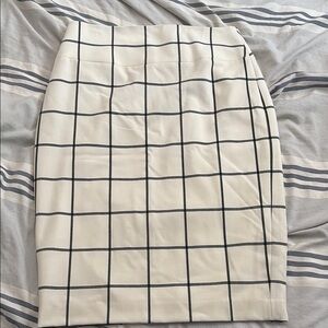 Express woman’s Cream and Black Pencil Skirt